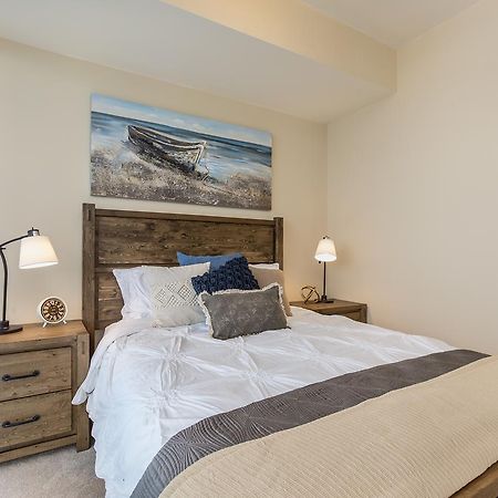 Upscale 3-Bedroom With Gorgeous Lake View Toronto Ngoại thất bức ảnh